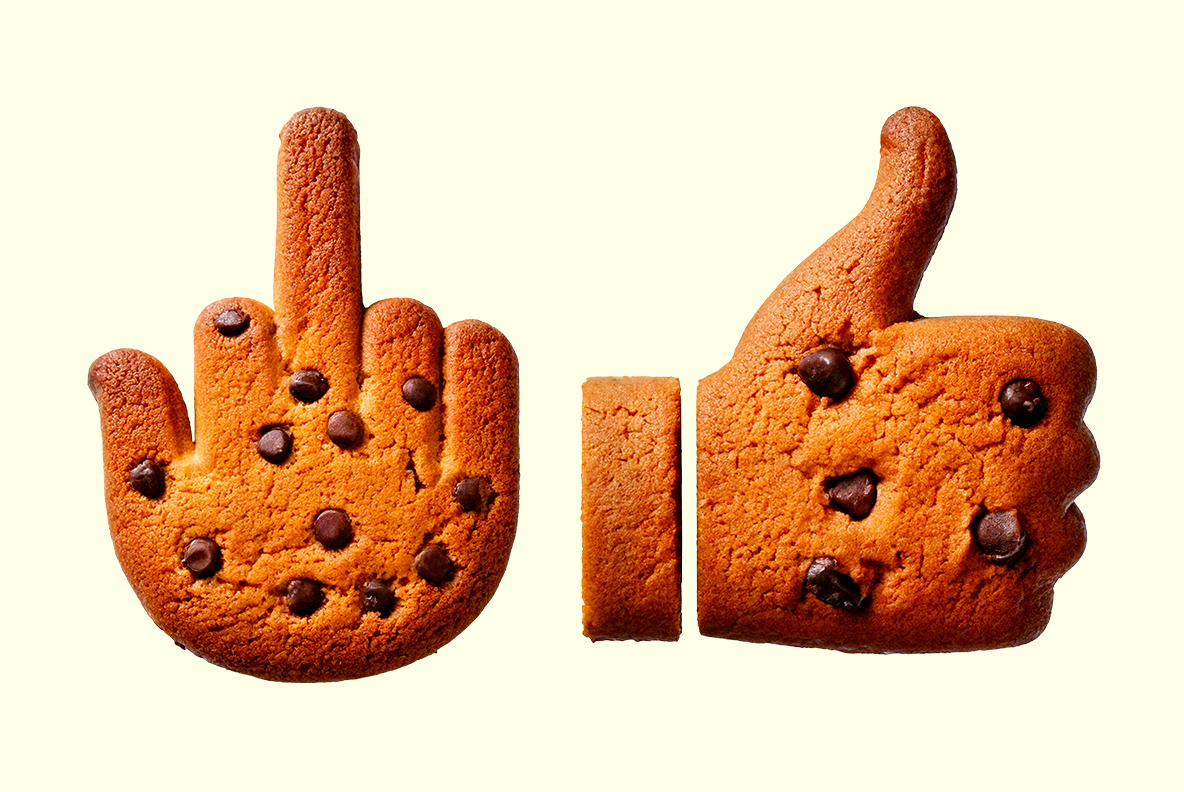 Alphabet shaped like a chocolate chip cookie, golden-brown with realistic cracks and melty chips. Soft, puffy, and playful—perfect for food-themed designs or sweet branding